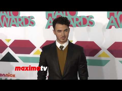 Kevin Jonas 2013 TeenNick HALO Awards Orange Carpet Arrivals - The Jonas Brothers