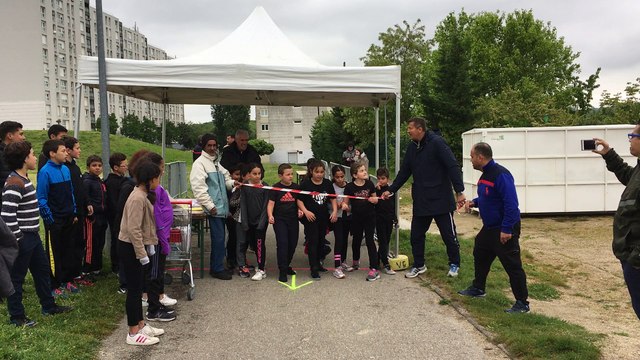 Les enfants du quartier des Vernes de Givors participent à un cross
