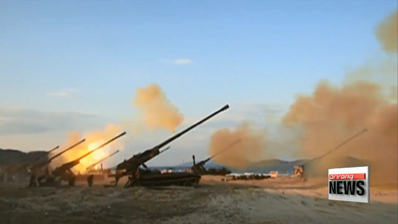 Северная Корея открыла массированный огонь с береговой артиллерии