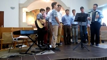 Fratii Puha si un grup de tineri - Acolo ne este casa