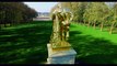 La statue d'Hercule dans le jardin du château de Vaux-le-Vicomte vue du ciel.