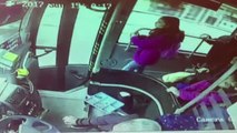 Otobüs Şoförünün Bıçaklanma Anı Güvenlik Kamerasına Yansıdı