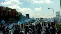 PNB reprime a manifestantes en la autopista Francisco Fajardo