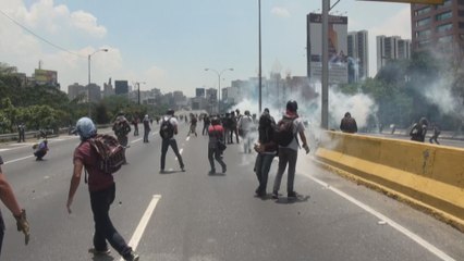 Fuerzas de seguridad venezolanas disipan marchas opositoras en Caracas