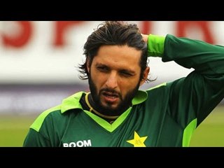 Shahid Afridi left with no money, fan pays his food bill