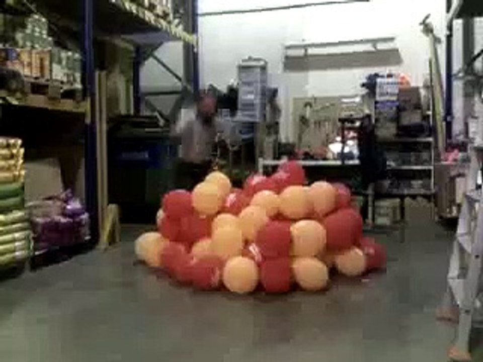 SAUT DANS LES BALLONS