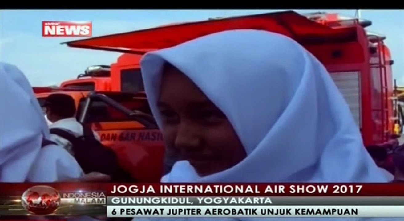 Enam Pesawat Jupiter Aerobatik Unjuk Kemampuan di Jogja International Air Show 2017