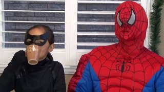 VENOM vs CATWOMAN vs SPIDERMAN Fruit Loops Breakfast Cereal Challenge Superhero Kids in Real Life-TRgu_g7L