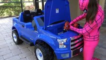 HULK PUSH PINK SPIDERGIRL INTO POOL w_ Freaky Joker Kids Driving Car Video Toys In Real life-cnblLU