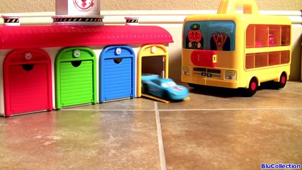 Descargar video: Tayo Garage Station Fire Truck Frank Disney Cars Surprise Toys ! 소방차와 타요 또봇 소방차놀이 깜짝 계란 장난감 카 디즈니카 2-IGoW