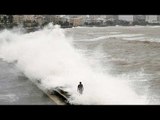 Bandstand : Girl drowns at Bandra while taking selfie, feared dead