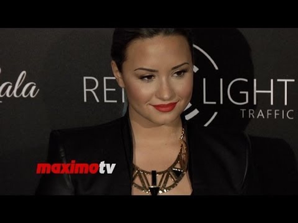 Demi Lovato 2013 "Dignity Gala" Unveiling Redlight Traffic App - Red Carpet Video