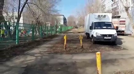 Niset për të shkuar në punë, por ajo çfarë gjen në veturë e tmerron [VIDEO]