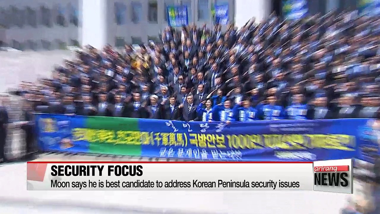 Moon focuses on security, Ahn on technology in Wednesday campaign stops