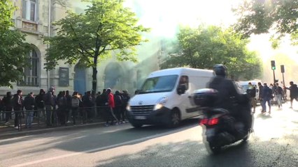 "Ni Marine, ni Macron": des lycéens parisiens manifestent