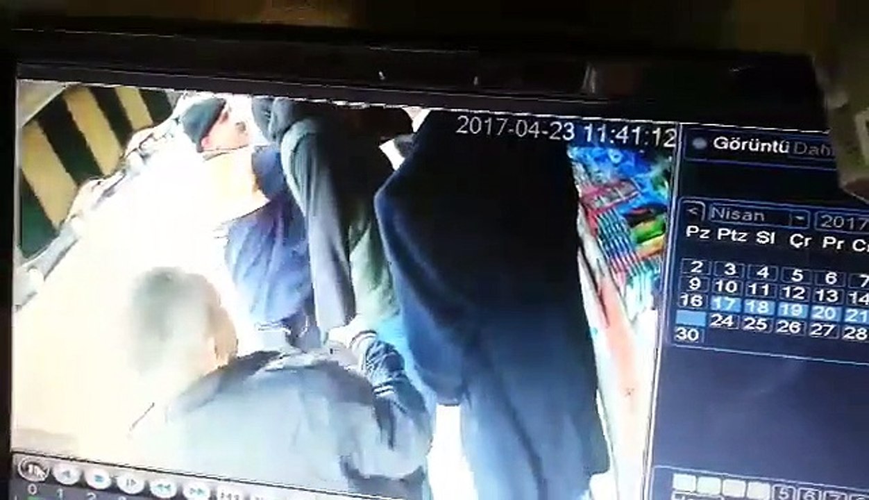 birlik mahallesi onur eroinmanlara dayak atıyor