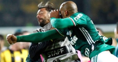 Eski Galatasaraylı Melo, Rakibine Yumruk Atınca Saha Karıştı