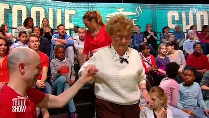 Une dame du public de Norbert sur jette sur lui durant l'émission - Regardez