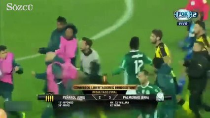 Melo rakibine yumruk attı