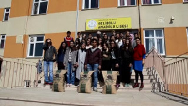 Harçlıklarıyla Sokak Hayvanları Için Mama Alıyorlar