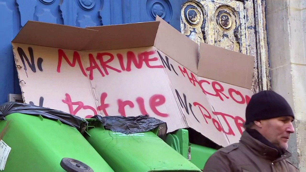 Boycott du 2nd tour : des lycéens bloquent le l...