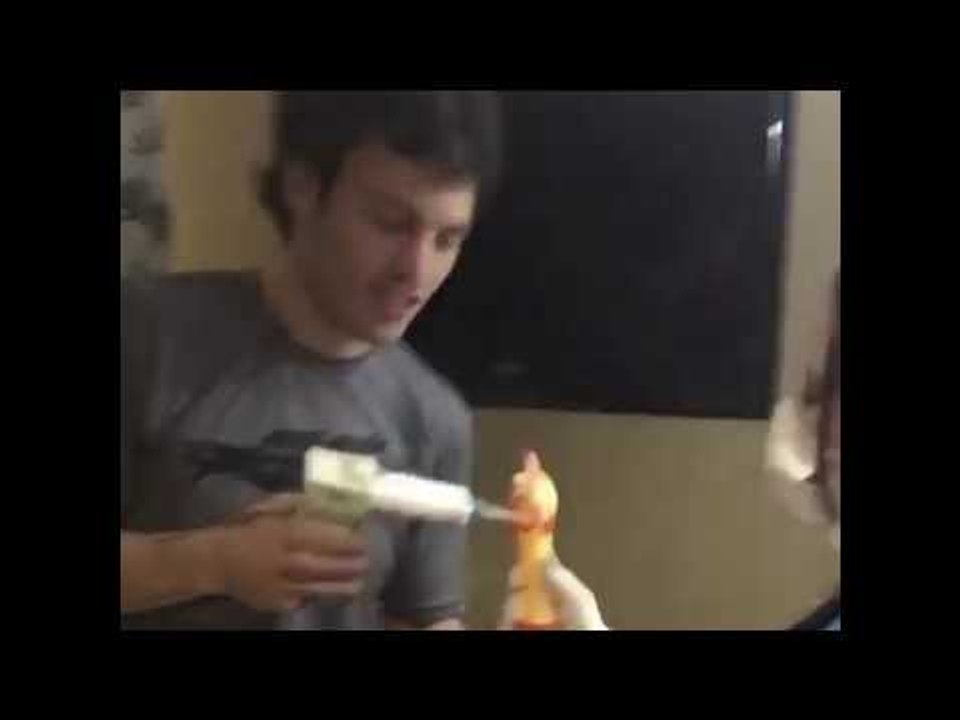 Canelo vs Chavez jr The Beef Is Real - Julio Clowns Canelo Holds Up A Chicken - esnews boxing