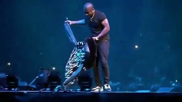 OT Genasis Dancing Crip Walk At Stage (2017)