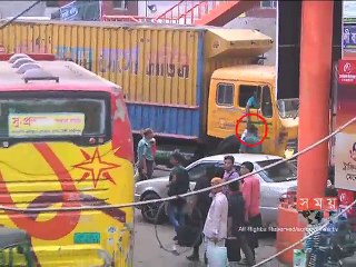 সদরঘাটে পুলিশের বেপোরোয়া চাঁদাবাজি, বিপাকে লঞ্চযাত্রীরা