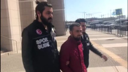 Fenerbahçeli Kaleci Volkan Demirel'e Cep Telefonu Atan Taraftar Yakalandı