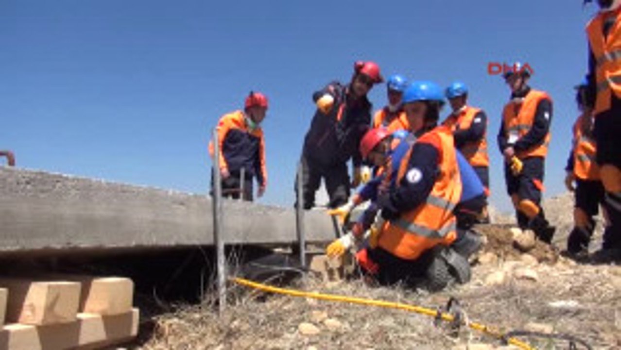 Afyonkarahisar Öğrencilere Arama Kurtarma Eğitimi