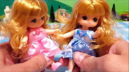 リカちゃん おもちゃハローキティのドーナツ屋さん ミキちゃん マキちゃん おやつを買いにいったよ Licca-chan shopping