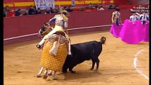 Paulita Puerta Grande en Valdemorillo  - 4-2-2017-PRIMER TORO-bullfighting festival Crazy bull attack people -302