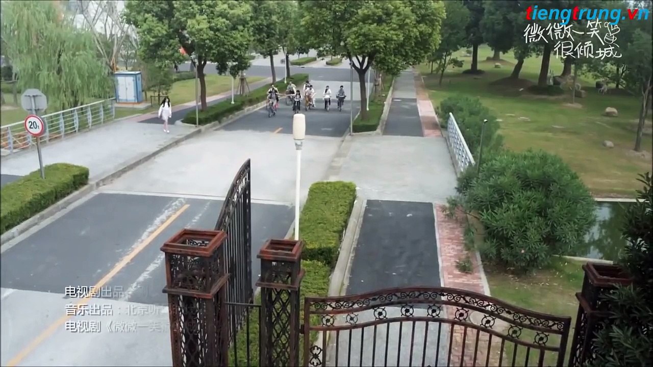 tự học tiếng trung, qua bài hát - Vi Vi Nhất Tiếu Khuynh Thành 微微一笑很倾城