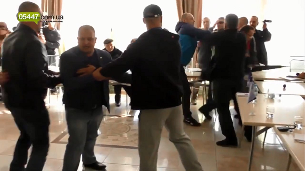 Мэр Конотопа - свободовец Артем Семенихин, выгнал из города сепаров медведчуковского "Украинского выбора"