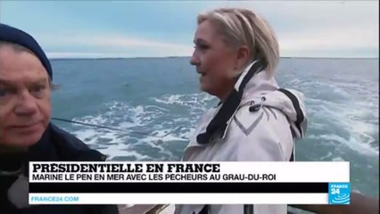 Présidentielle 2017 en France: Marine Le Pen en mer avec les pêcheurs au Grau-Du-Roi