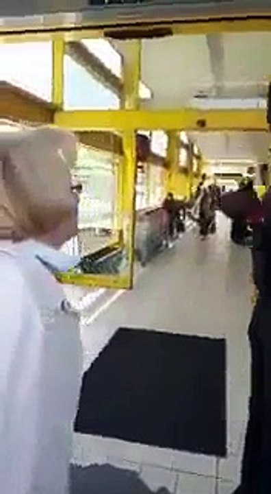 A Grenoble, une vieille dame pro-Le pen insulte le vigile d’un supermarché