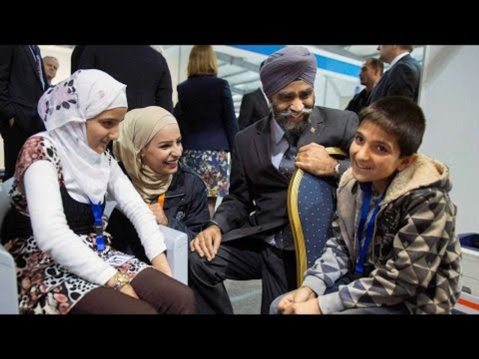 Canada flight carrying Syrian refugees arrives in Toronto