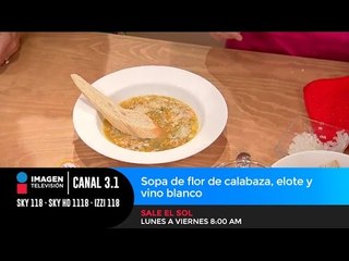 Sopa de flor de calabaza, elote y vino blanco