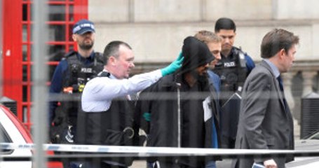 İngiltere'de Terör Alarmı! Elinde Bıçak Bulunan Saldırgan Yakalandı