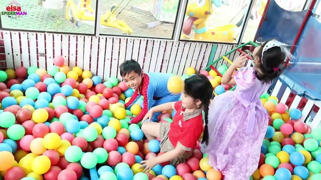 Rapunzel Spiderman BABY Amusement Park for Children, Giant Balls, Ferris wheel, Playground, kids fun