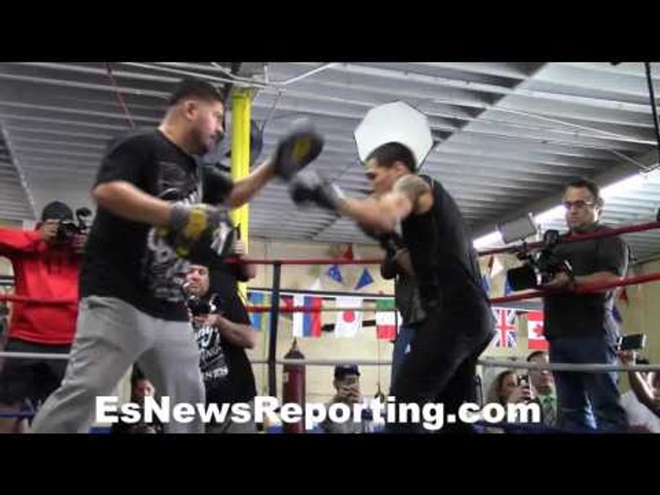 explosive power boxing champ oscar valdez - esnews boxing - video ...