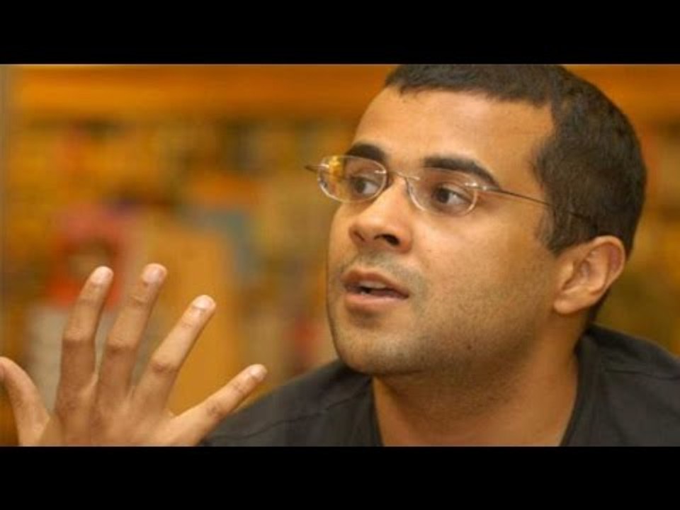 Chetan Bhagat gets trolled over his opinion on odd-even car rule