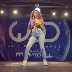 Essa gata dança muito!