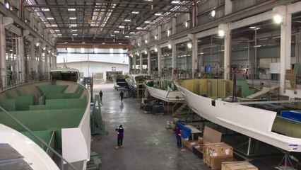 Скачать видео: Yachting Visits the Grand Banks Yachts Factory