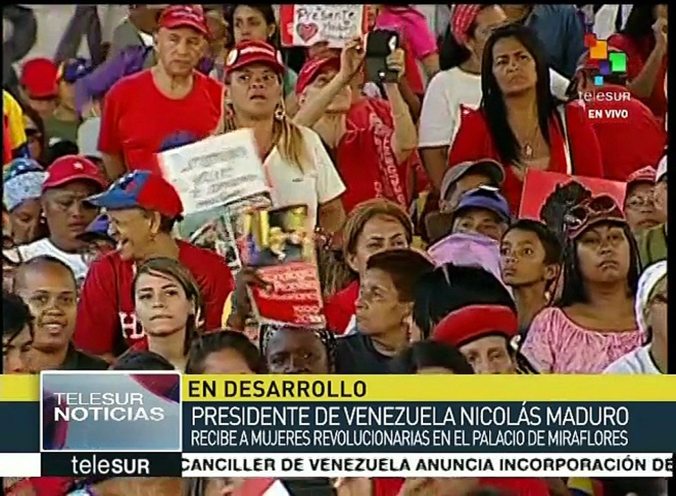 Maduro se reúne con mujeres revolucionarias en defensa de la paz