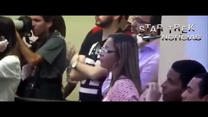 Eduardo Bolsonaro cala petistas e povo aplaude