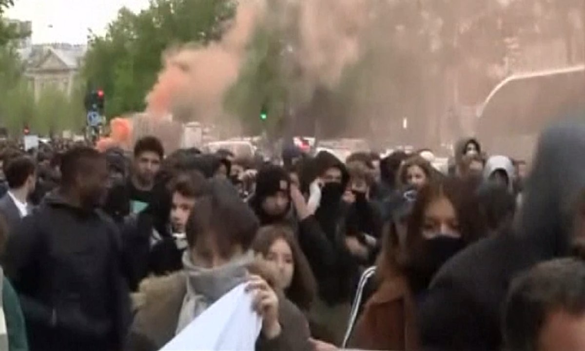 Pelajar Perancis Unjuk Rasa Tolak Kandidat Presiden