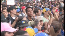 Manifestantes universitarios homenajean en Caracas a estudiante muerto en protestas
