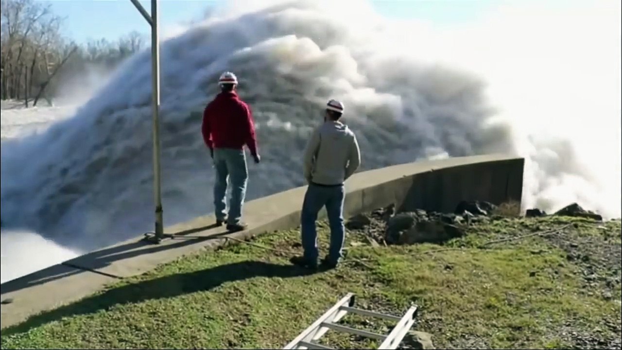 Emergency water discharge from the dam TOP 5 -=HD=-