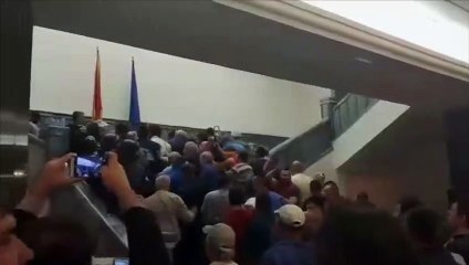 Haos u Makedoniji: Demonstranti upali u Parlament